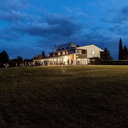Soave Relais Castelcerino 3*