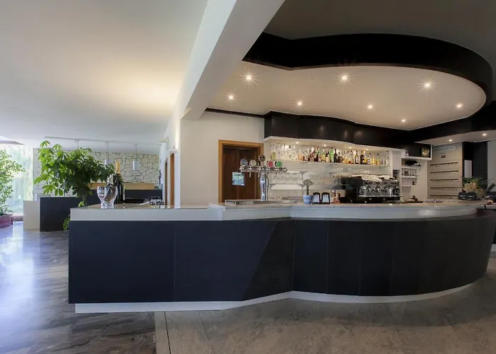 فندق Soave Relais Castelcerino سواف